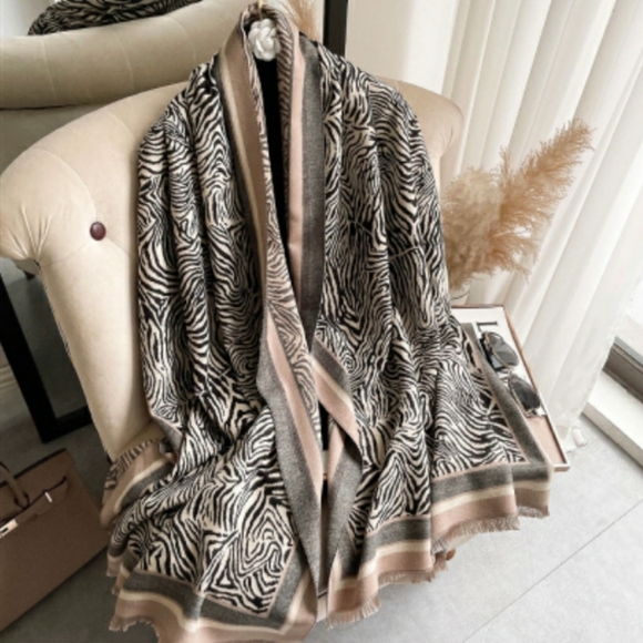 Last1⭐️Elegant Cashmere Shawl/Scarf - Picture 3 of 3